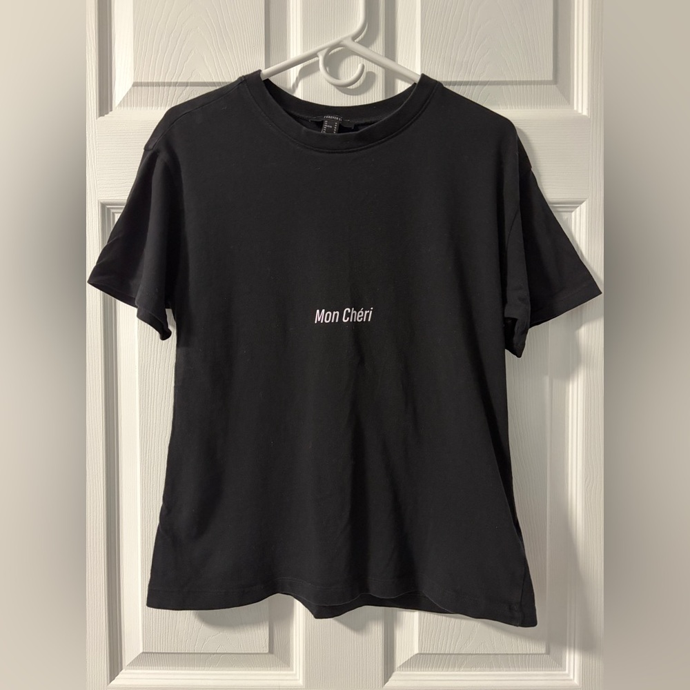 Forever 21 “Mon Cheri” Black Graphic Tee (Size M)